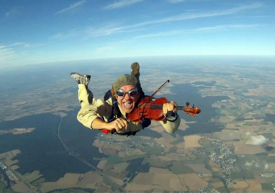 skydive-violine.webp