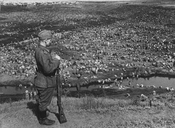 Советские военнопленные, взятые под Киевом и Уманью, 1941 год..jpg