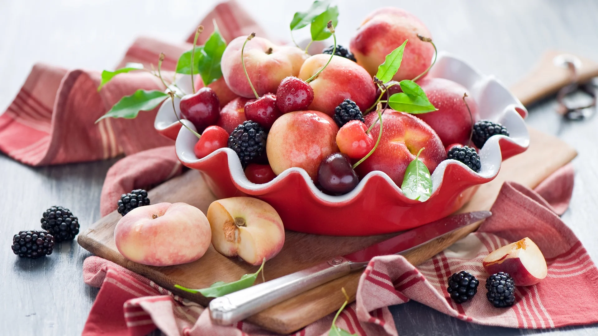 Still-life-fruit-peaches-cherries-blackberry-wood-board-knife_1920x1080.webp