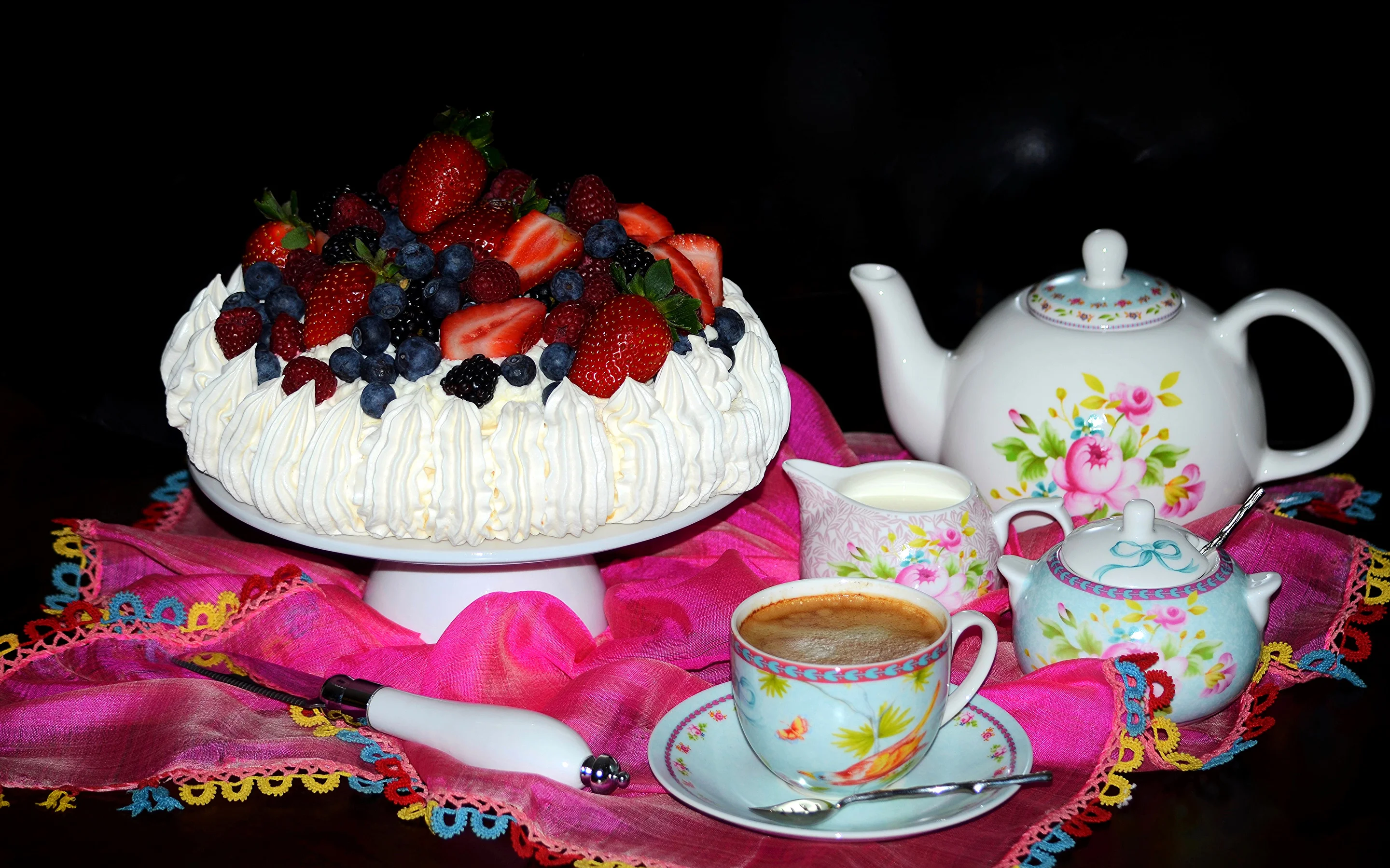 Still-life_Sweets_Cakes_484802_2880x1800.webp