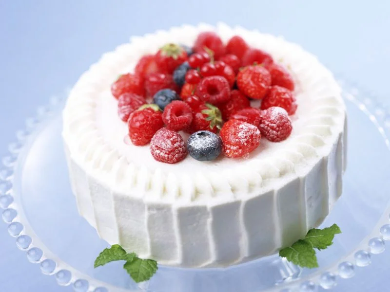 strawberry-cake_800x600_36170.webp
