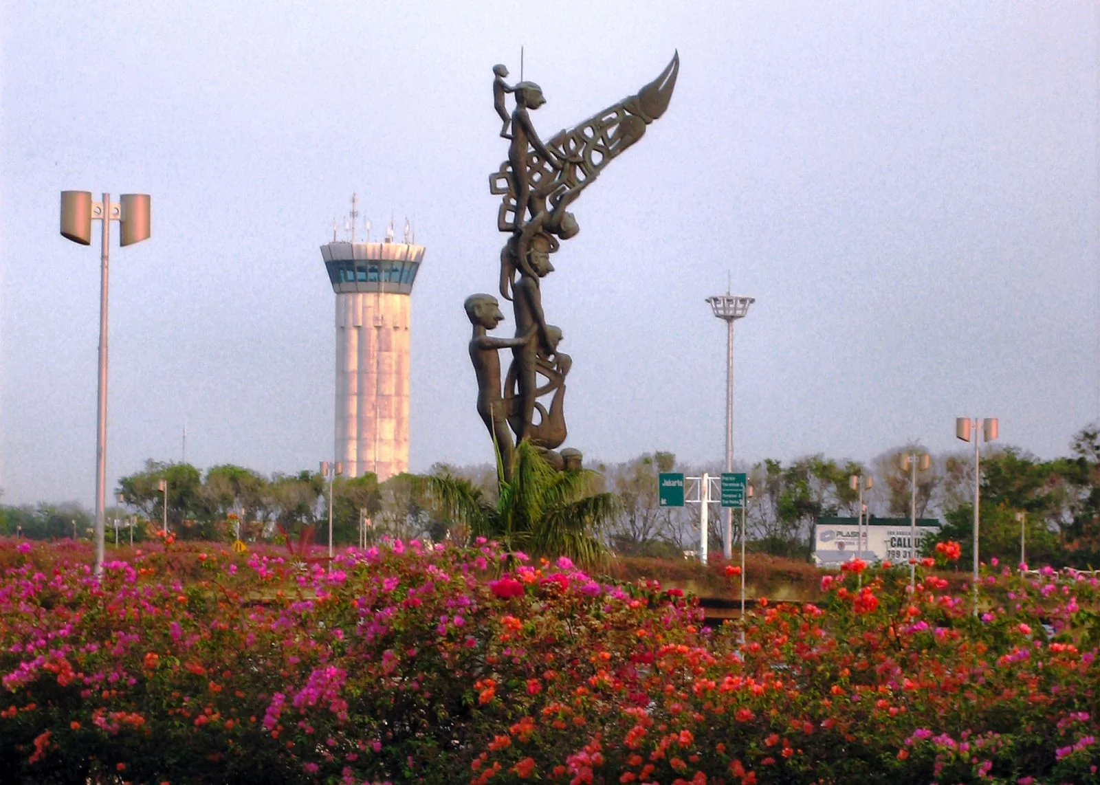 Sukarno_hatta_airport_-_Tower_-_Jakarta_-_Indonesia.webp