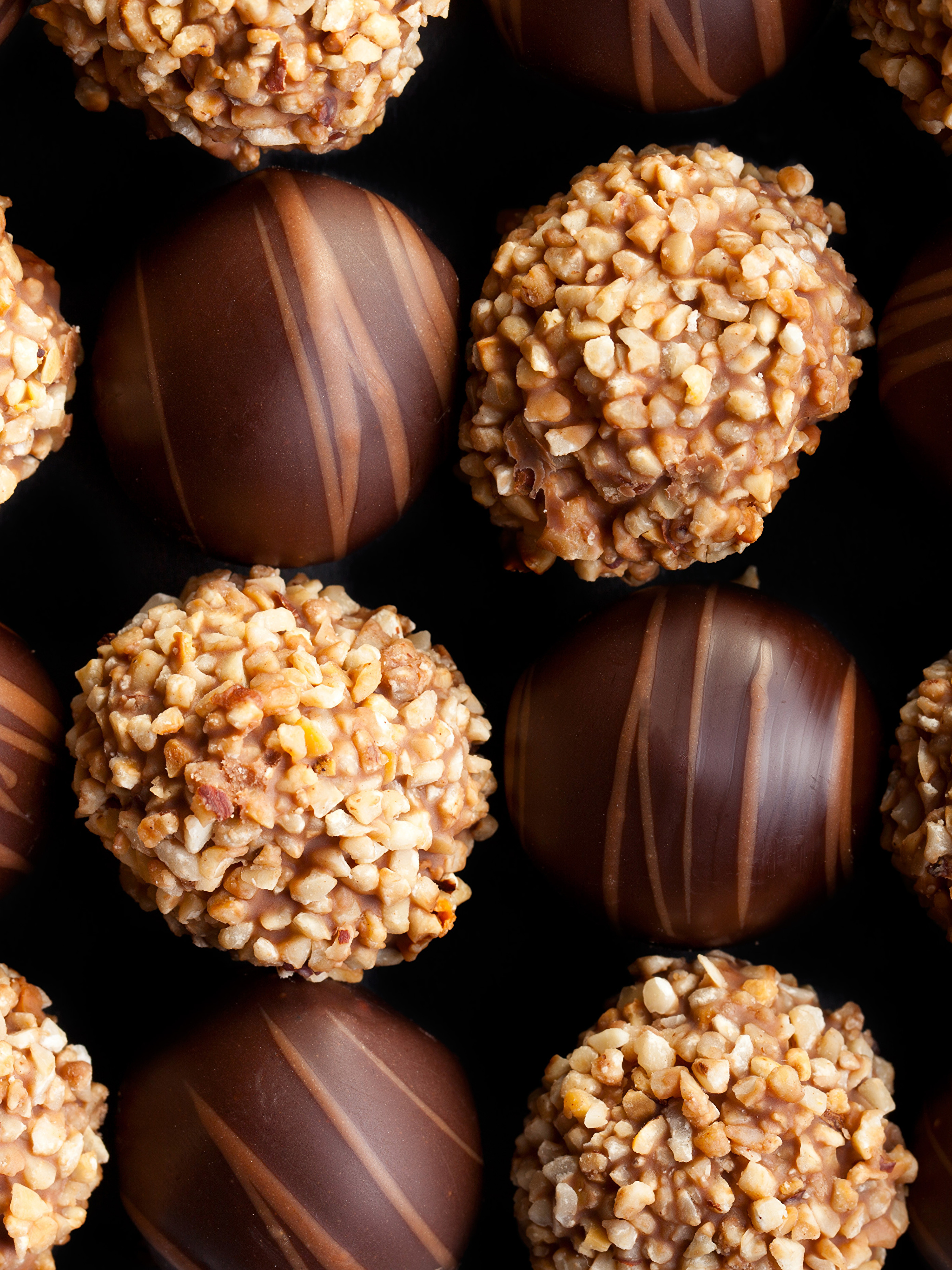 Sweets_Candy_Chocolate_Closeup_521270_2048x2732.jpg