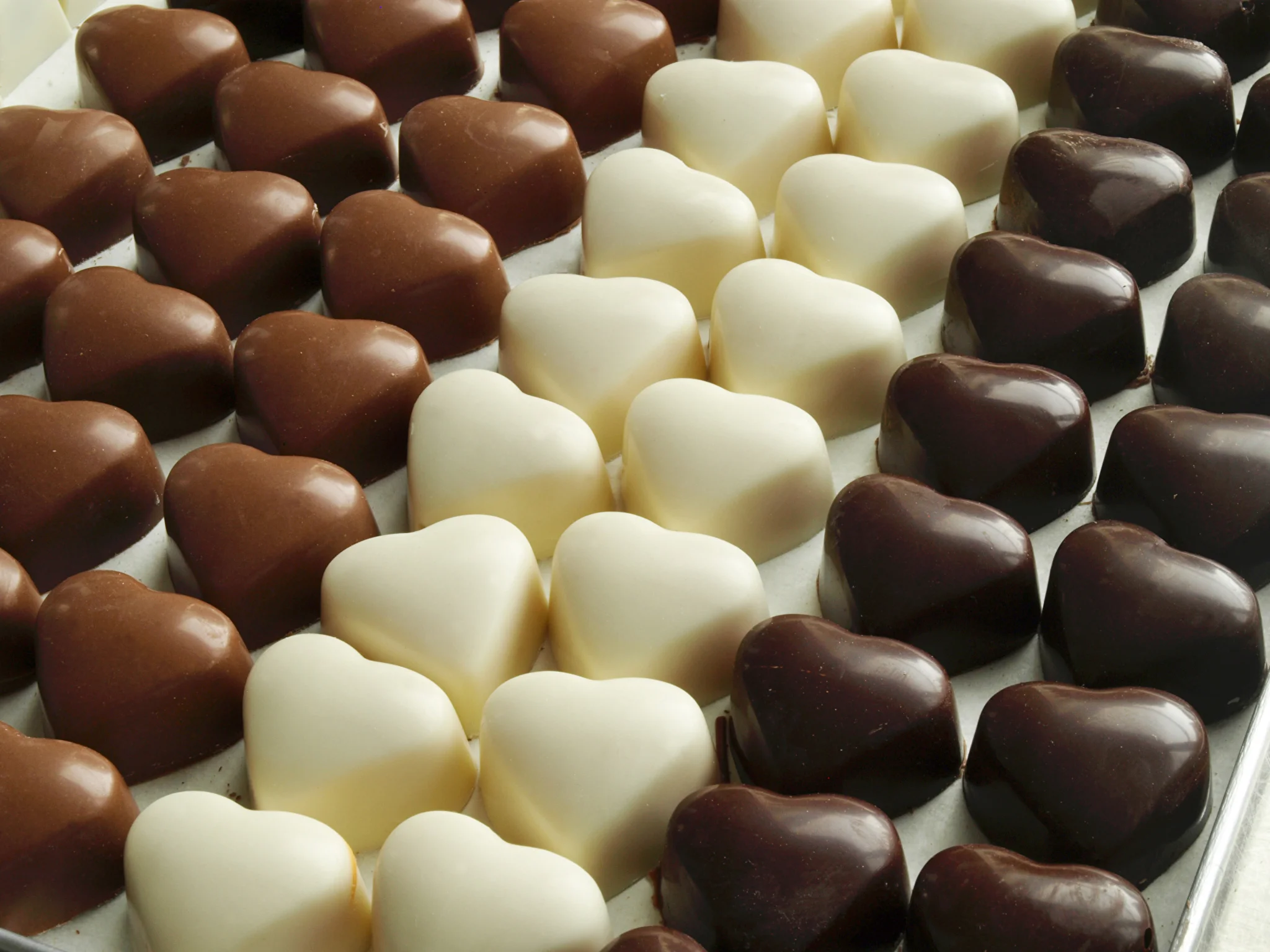 Sweets_Candy_Chocolate_Many_Heart_513889_2048x1536.webp