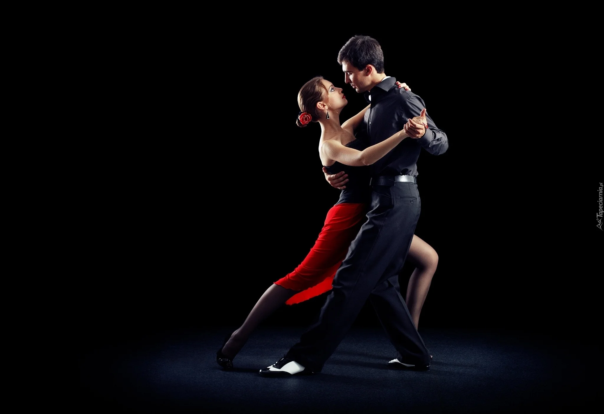 tapeta-kobieta-i-mezczyzna-w-tancu.webp