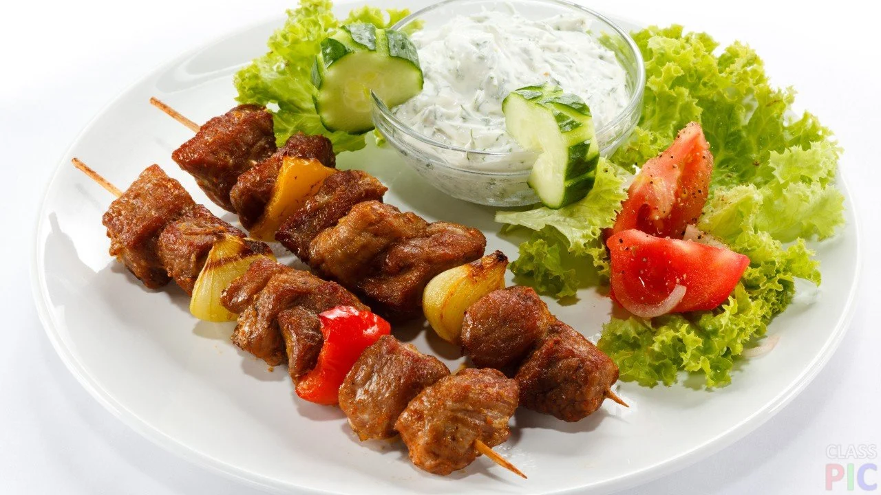 Tarelka-s-shashlykom.webp