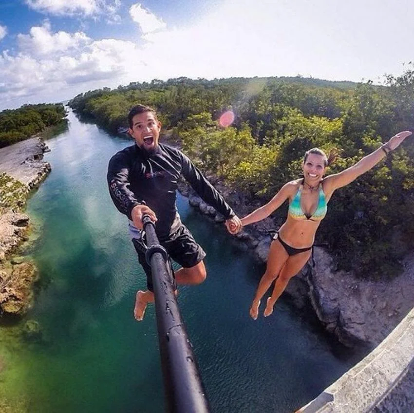 the-most-extreme-selfies-ever-taken-007-293809.webp