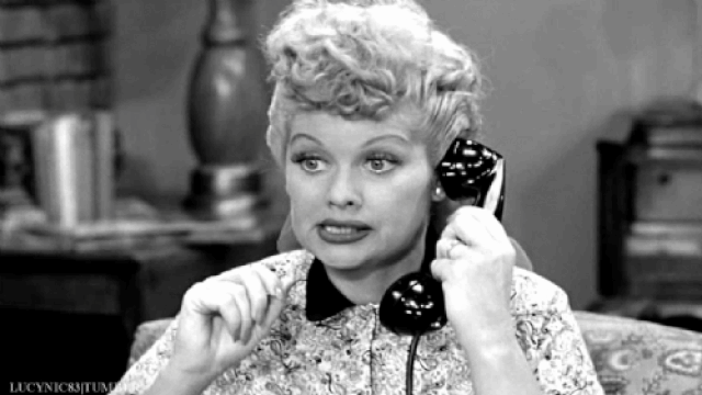 thequint%2F2018-02%2F4d5b524f-a32f-4e4f-95e3-23ba779af2ff%2Ftalking on phone.gif