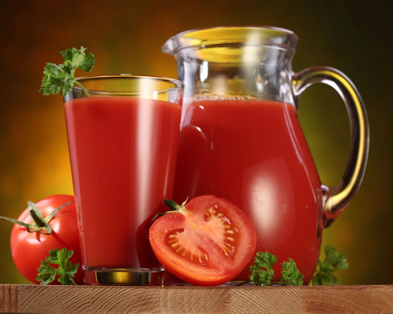 tomato-juice-can-help-solve-the-problem-of-excess-weight.webp