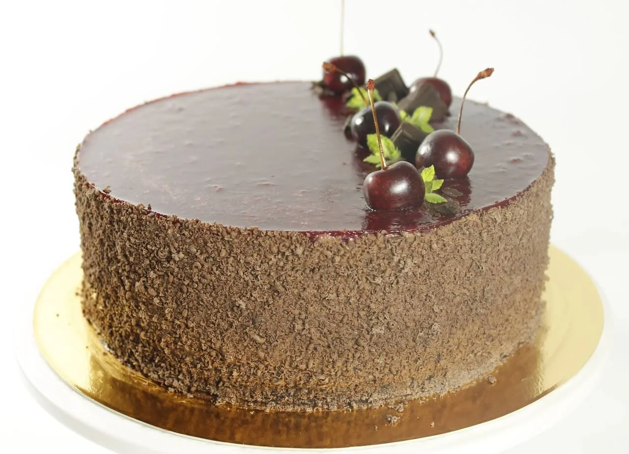 торт с вишней.webp