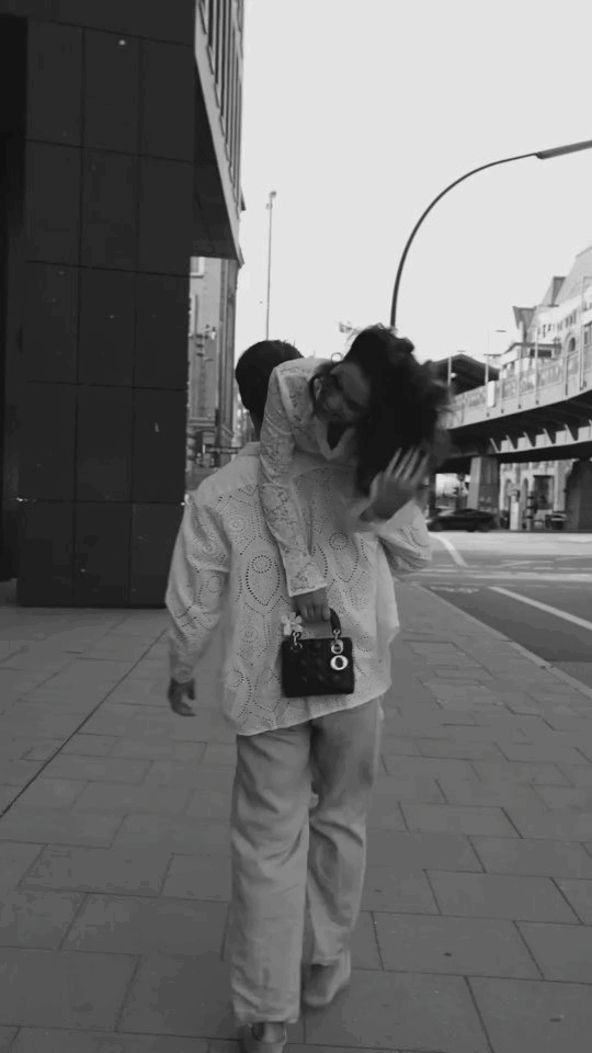 tumblr_3b46d461f5a346859cb77efaf47976de_51935ffc_640.gif