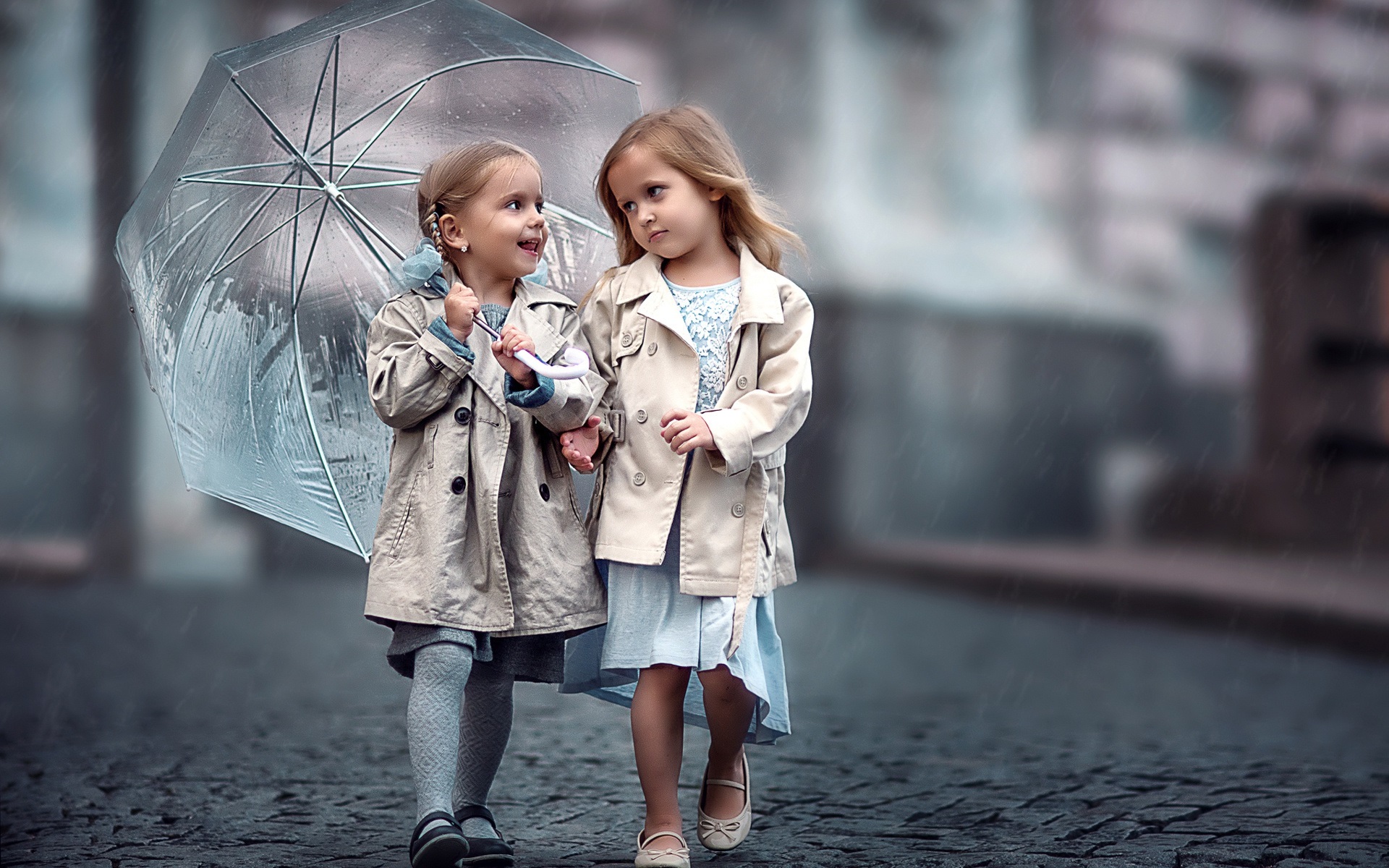 Two-little-girls-friends-umbrellar_1920x1200.jpg