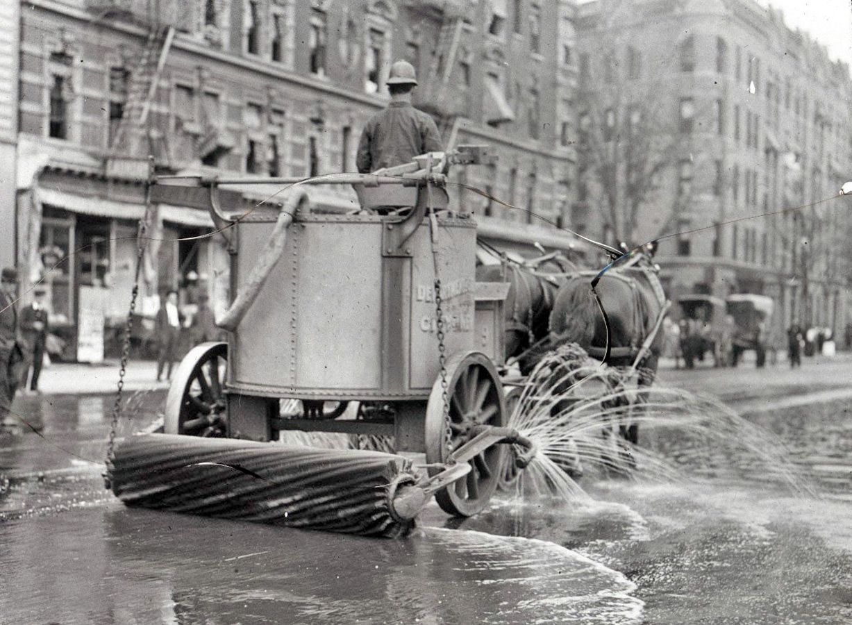 Уборочная машина на конной тяге, Нью-Йорк, 1912 г..jpg