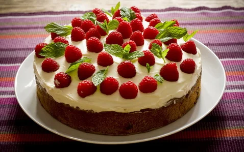 ukrasit-tort-04.webp