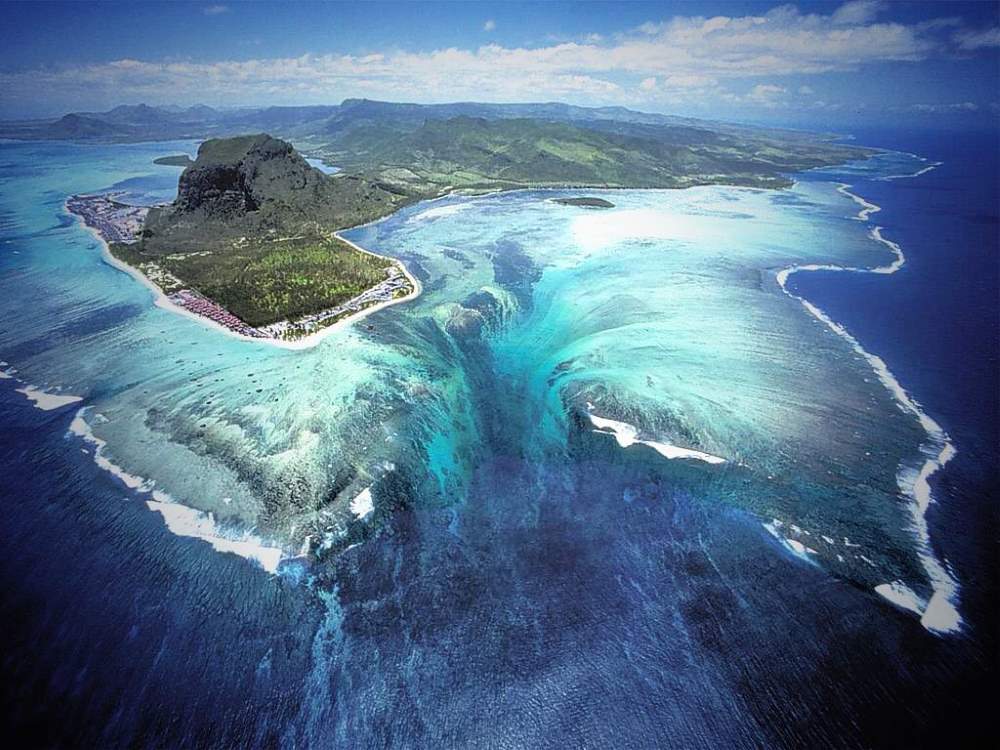 underwater-waterfall-mauritius.jpg