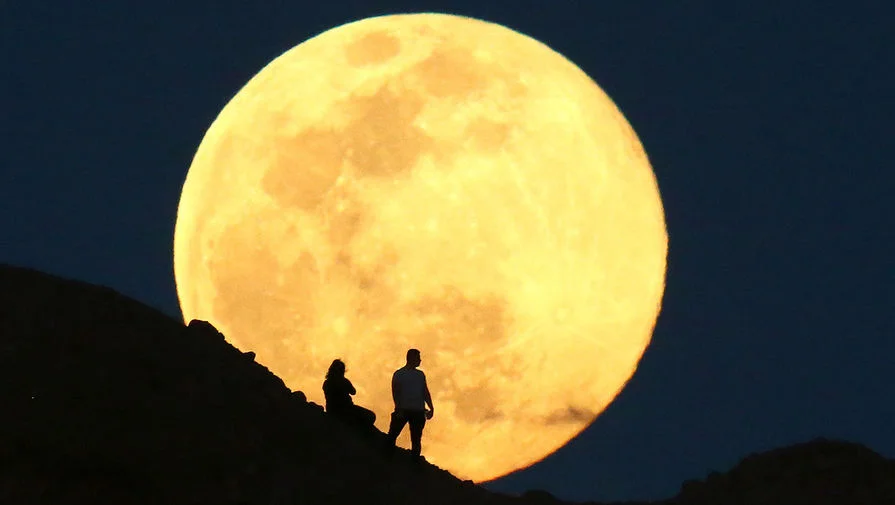 upload-2020-04-08T121914Z_1474126076_MT1USATODAY14231632_RTRMADP_3_THE-SUPERMOON-ALSO-KNOWN-A...webp