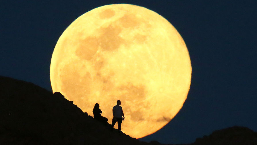 upload-2020-04-08T121914Z_1474126076_MT1USATODAY14231632_RTRMADP_3_THE-SUPERMOON-ALSO-KNOWN-AS...jpg