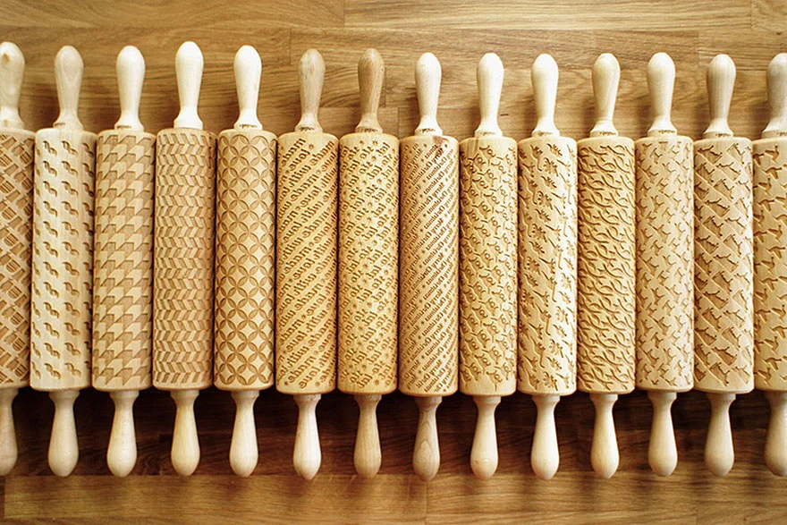 Using-Laser-engraver-of-wooden-rolling-pins-will-stamp-your-cookies-fantastic_1.webp