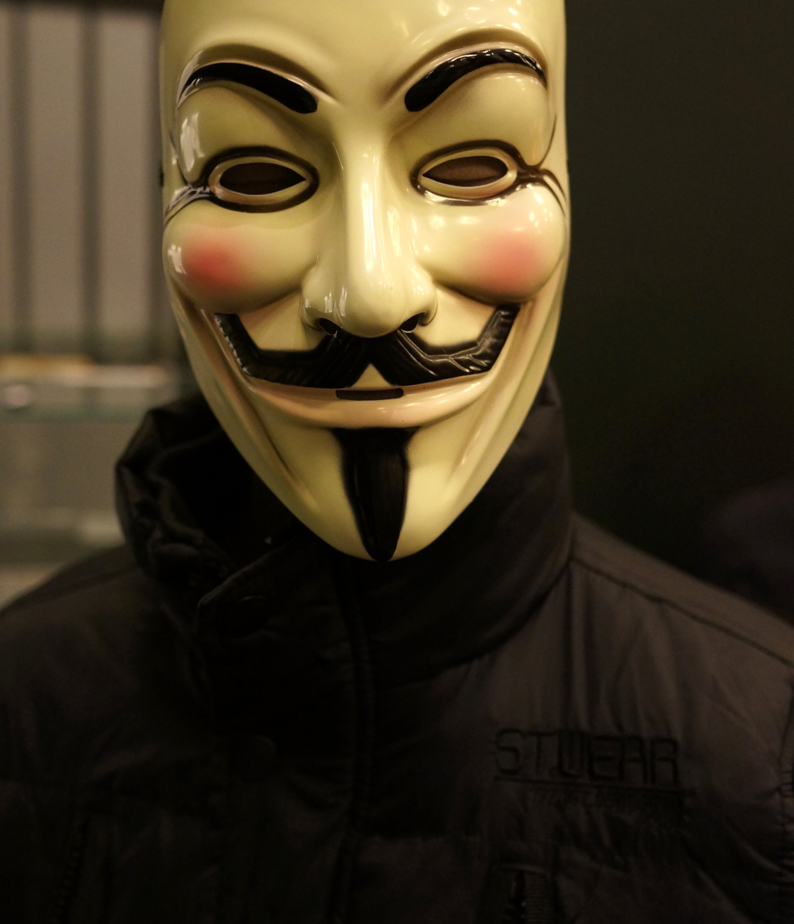 V-for-Vendetta-mask-on-a-manequin-in-Comics-Unmasked.-Photography-c-Tony-Antoniou-1.jpg