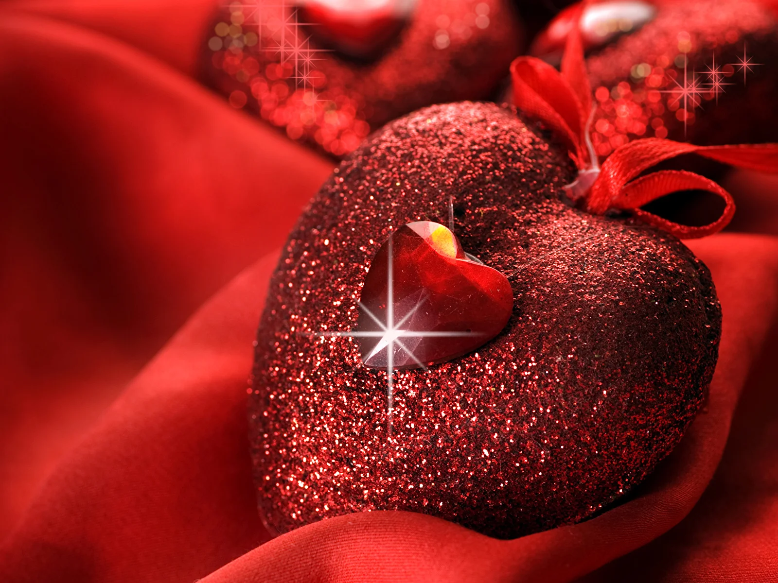 Valentine's_Day_Heart_470795_1600x1200.webp