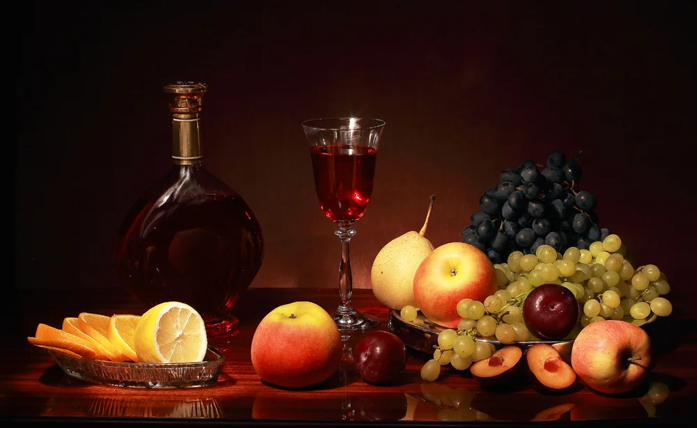 вино и фрукты.webp