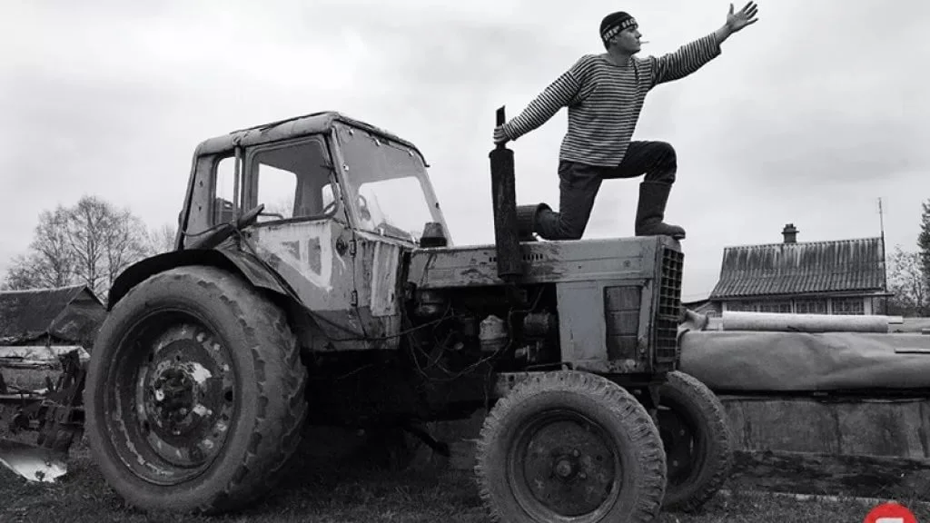 влюбленные трактористы.webp