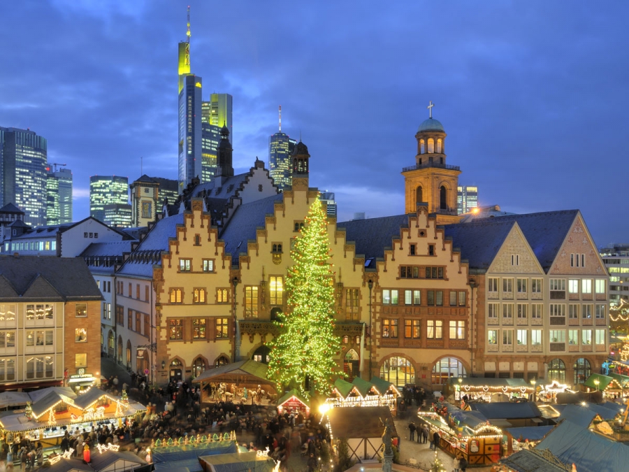 Weihnachtsmarkt-Roemer-Skyline_front_magnific.jpg