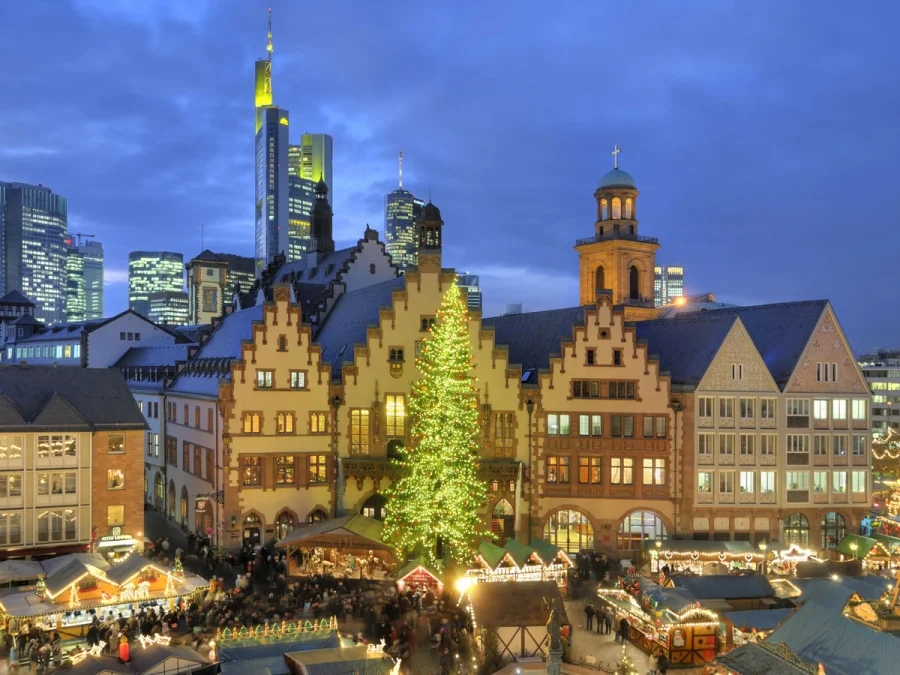 Weihnachtsmarkt-Roemer-Skyline_front_magnific.webp