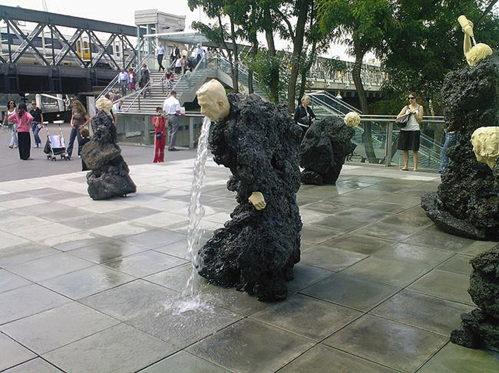 weirdstatues01.jpg