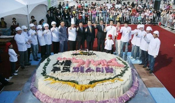 Worlds_Biggest_RIce_Cake.webp