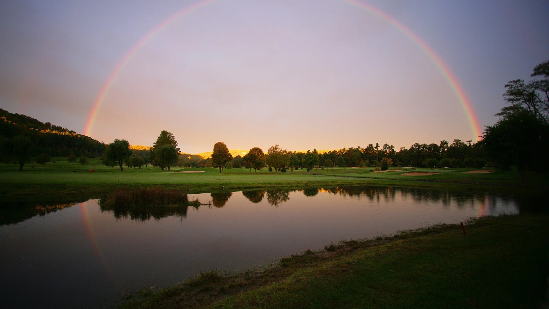 www.GetBg.net_Nature___Rivers_and_lakes_Rainbow_after_the_rain_over_the_lake_098677_.webp