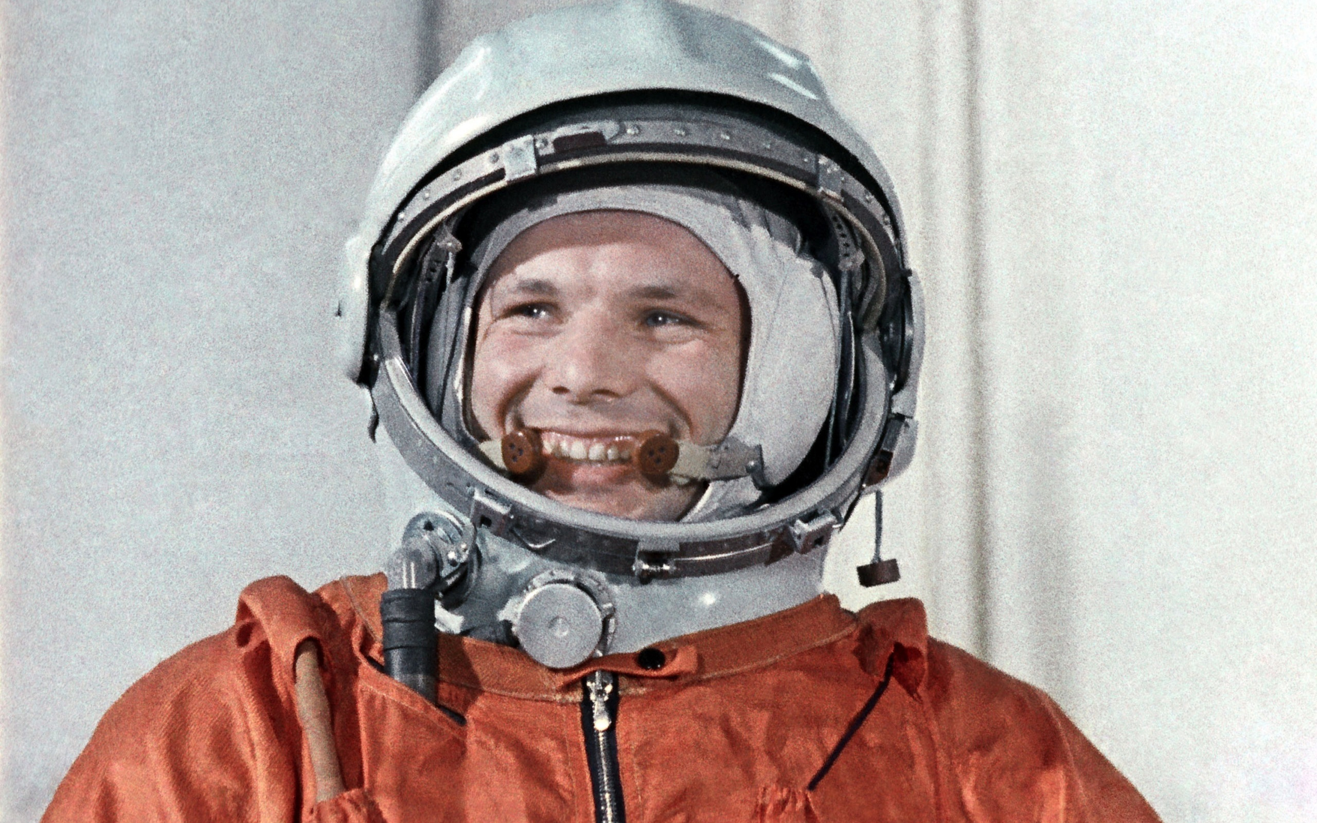 yuriy-gagarin-kosmonavt-letchik.jpg