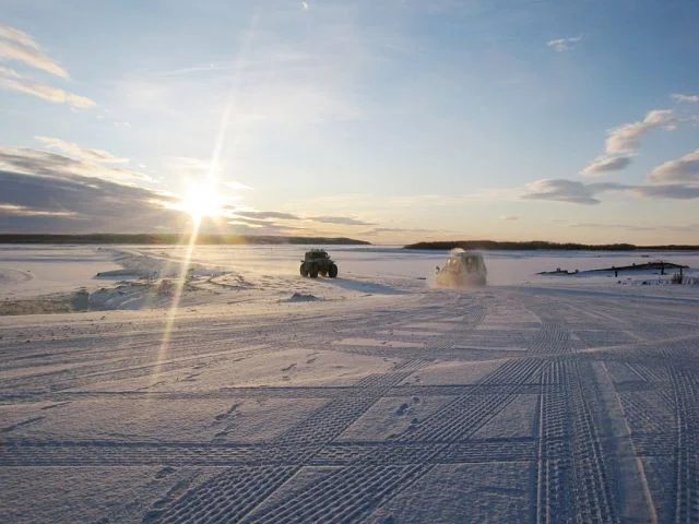 ЗИМНЯЯ ПЕРЕПРАВА ЧЕРЕЗ ОБЬ.webp