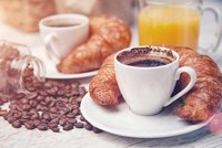 depositphotos_43739953-stock-photo-cups-of-coffee-with-croissants.jpg