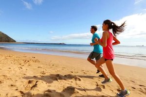 running-couple-travel-sea-sport-1.jpg