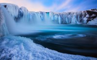 Nature___Waterfalls_Frozen_waterfall_and_blue_lagoon_059200_.jpg