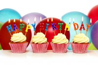 1519751309_happy-birthday-cupcake-den-rozhdeniya-svechi-shary-keksy.jpg