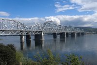 1280px-Zheleznodorozhnyjj_most,_the_railway_bridge_over_the_Yenisei_in_Krasnoyarsk,_Russia,_vi...jpg