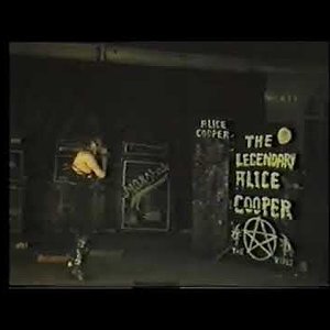 Alice Cooper - Skeletons In The Closet