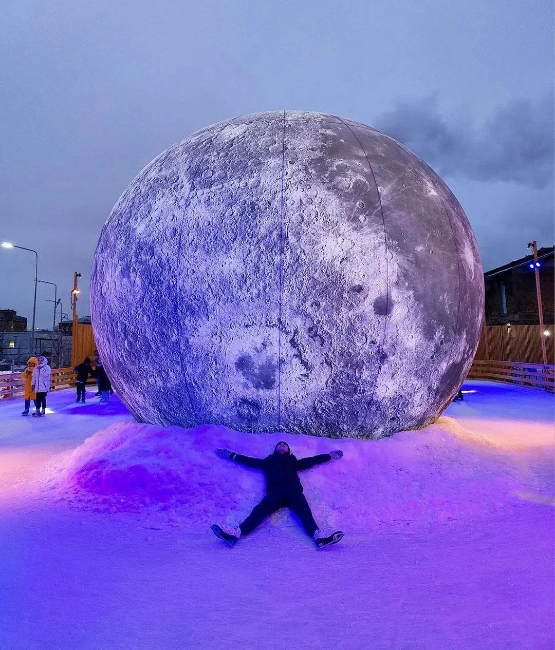 каток на обводном канале спб. каток у планетария спб. каток у планетария 1 на обводном канале. набережная обводного канала каток. каток обводный канал планетарий.