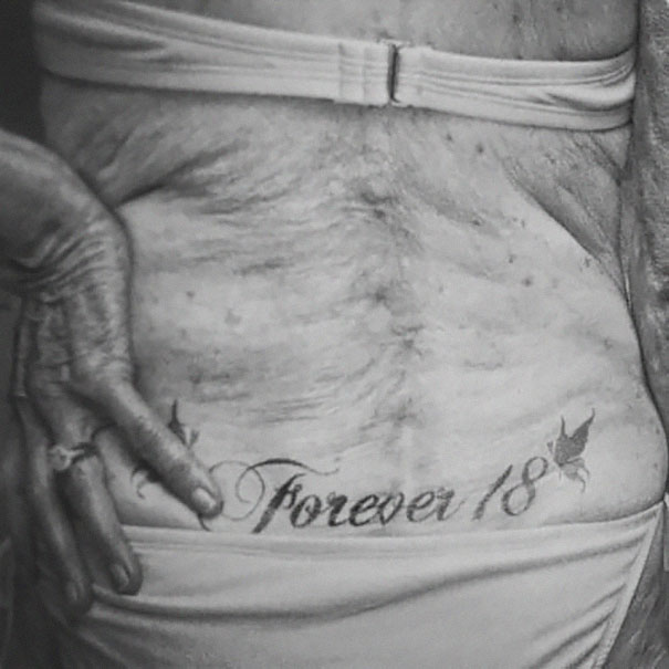 22-10-38-tattooed-elderly-people-26__605.jpg