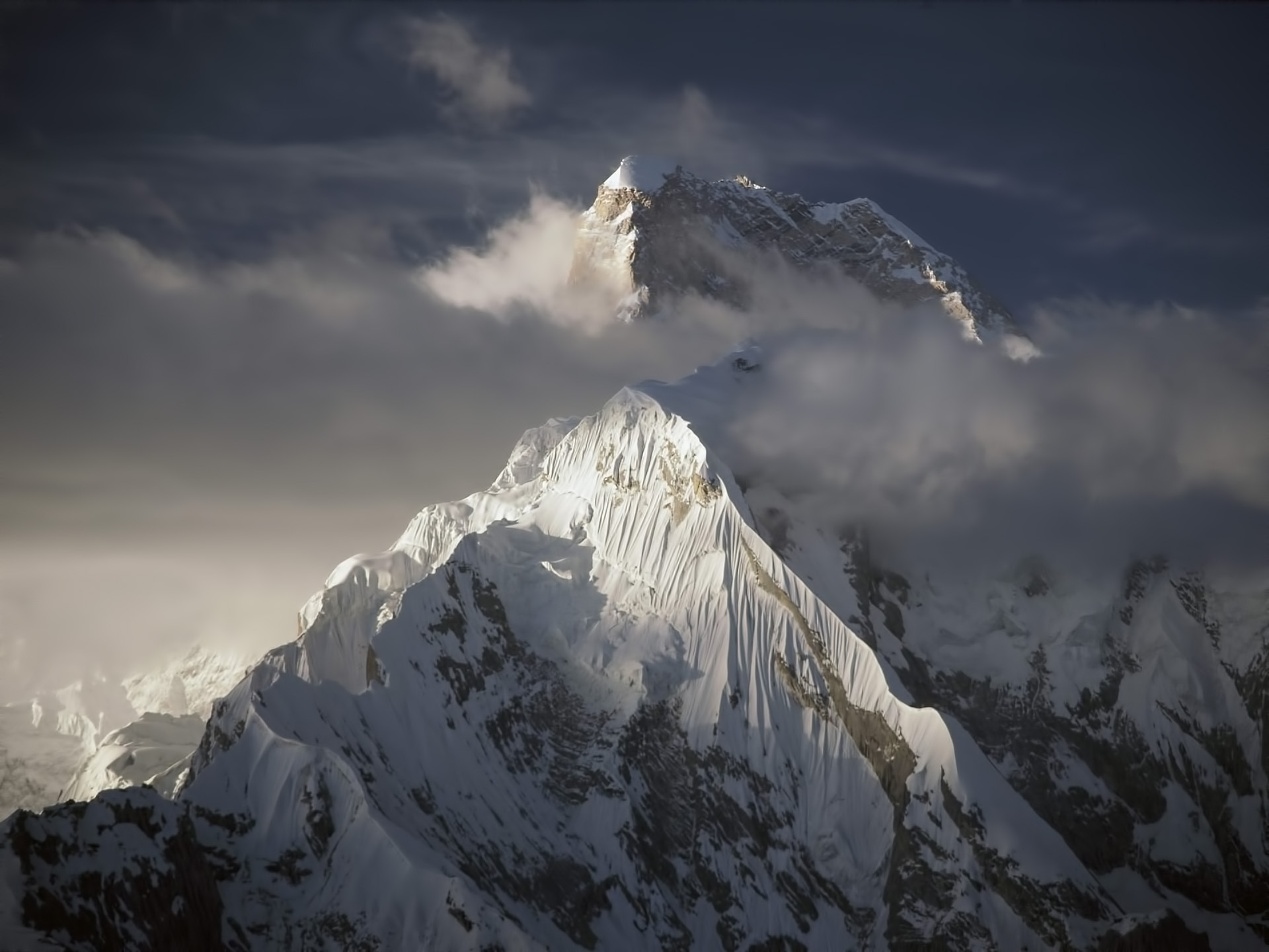 Mountain amazing. Пик горы Эверест рассвет. Вышина горы Эверест. Пик к2 Чогори. Горы Кавказа Эверест пик горы.