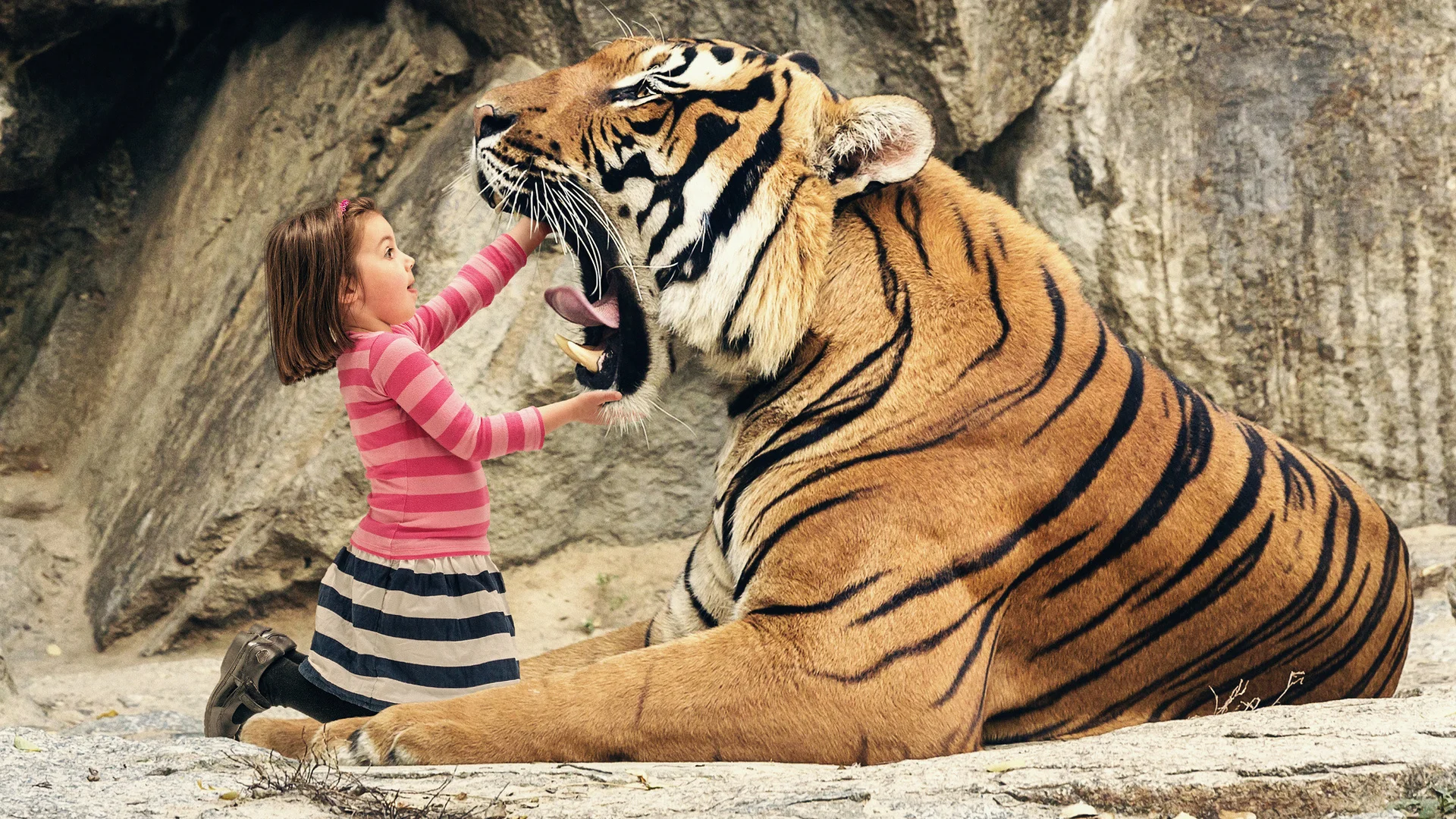 April tiger girl. Тигр для детей. Девочка и тигр. Девочка тигрица