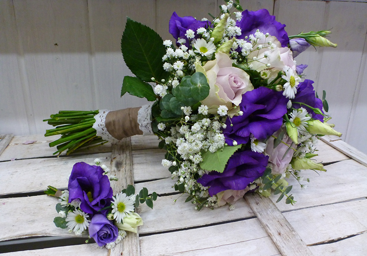 Bouquets_Roses_Eustoma_Wood_planks_517102_1280x896.jpg