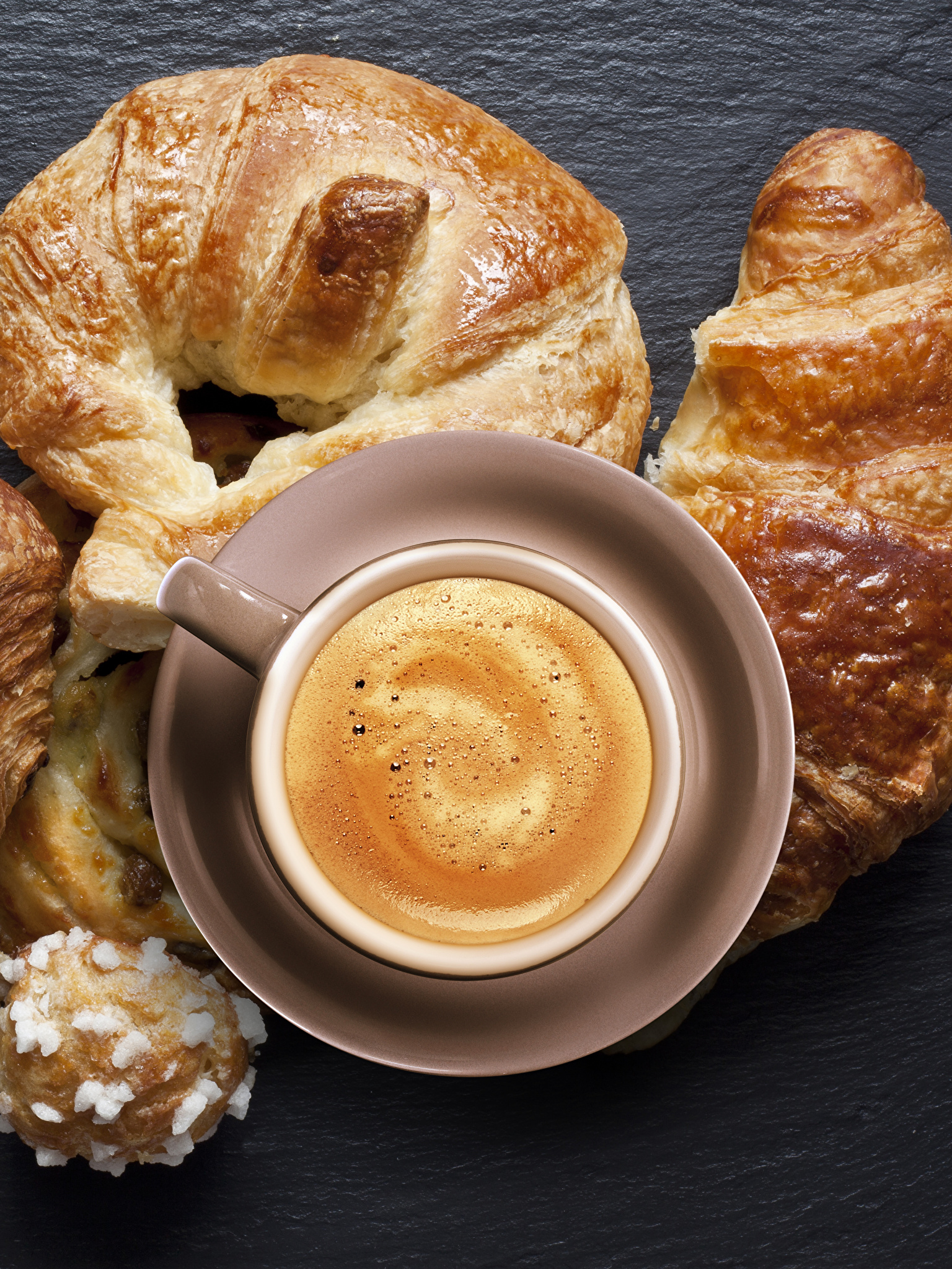 Croissant_Coffee_Cappuccino_Cup_512702_1536x2048.jpg