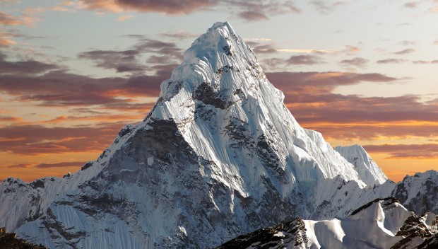 Эверест-—-самая-высокая-гора-в-мире.jpg