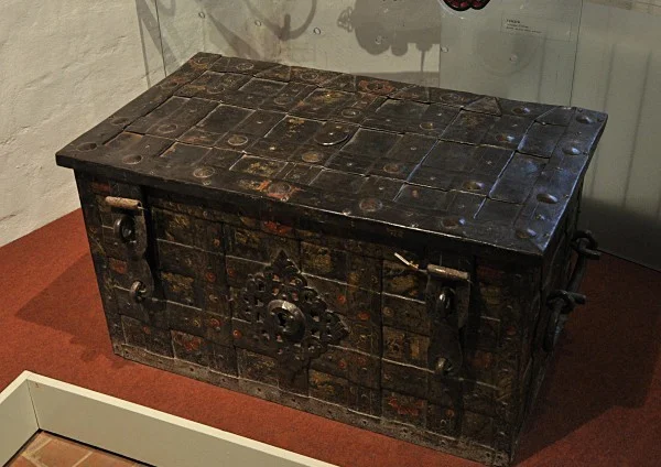 kovanye-sunduki-14-jpg.480511