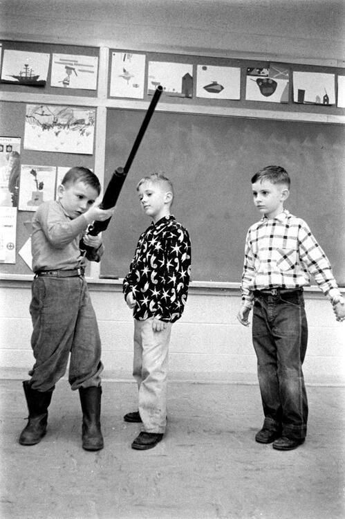 Школьный инструктаж по безопасному обращению с оружием, Америка, Индиана, 1956.jpg