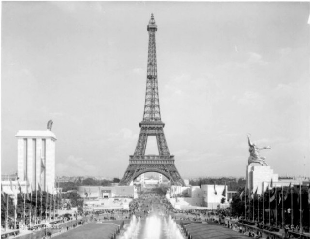 Советский и немецкий павильоны, на ярмарке в Париже, 1937 г..jpg