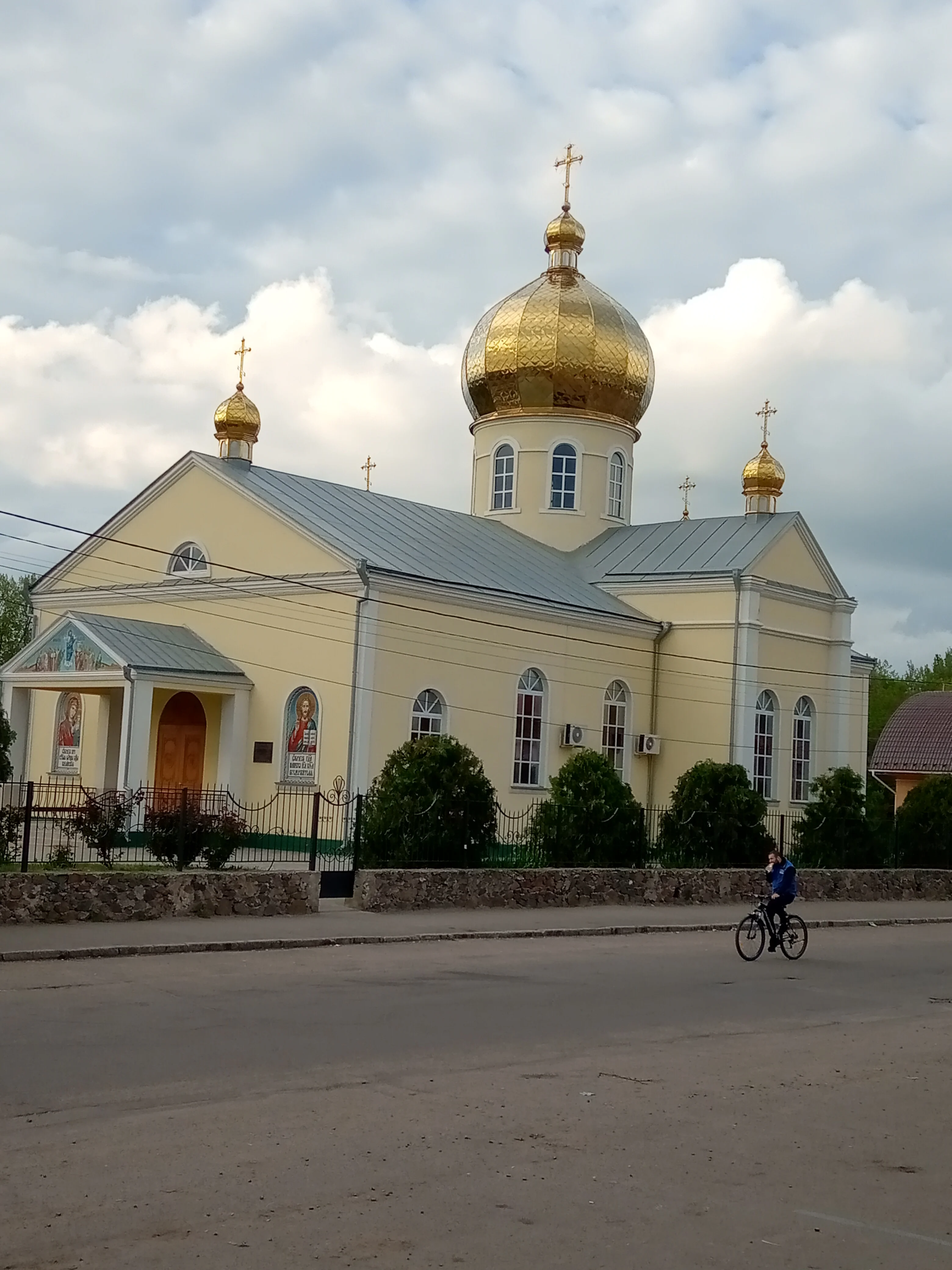 Церковь в городе)